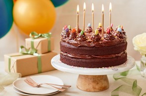 تهیه کیک و شیرینی در دورهمی