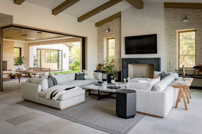 Transitional decoration style
